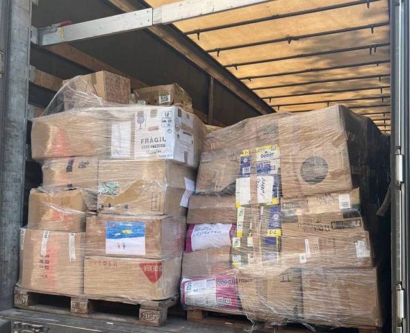 Доставили 20 тонн гуманітарної допомоги з Португалі в штаб у Києві
