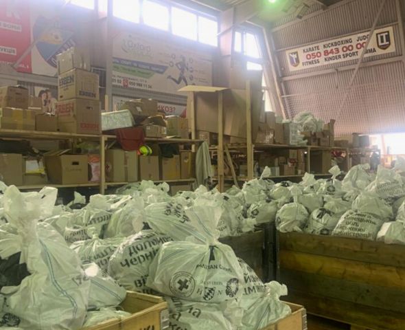Більше 1000 продуктових наборів для біженців з Луганщини.