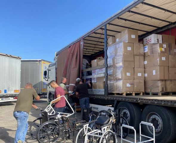 Доставили дві вантажівки гуманітарної допомоги в Україну